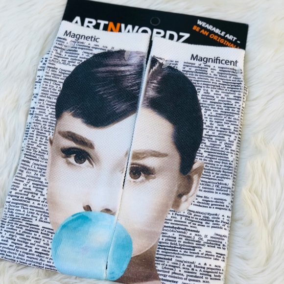 Audrey Hepburn ARTNWORDZ Wearable Art socks - Picture 2 of 8